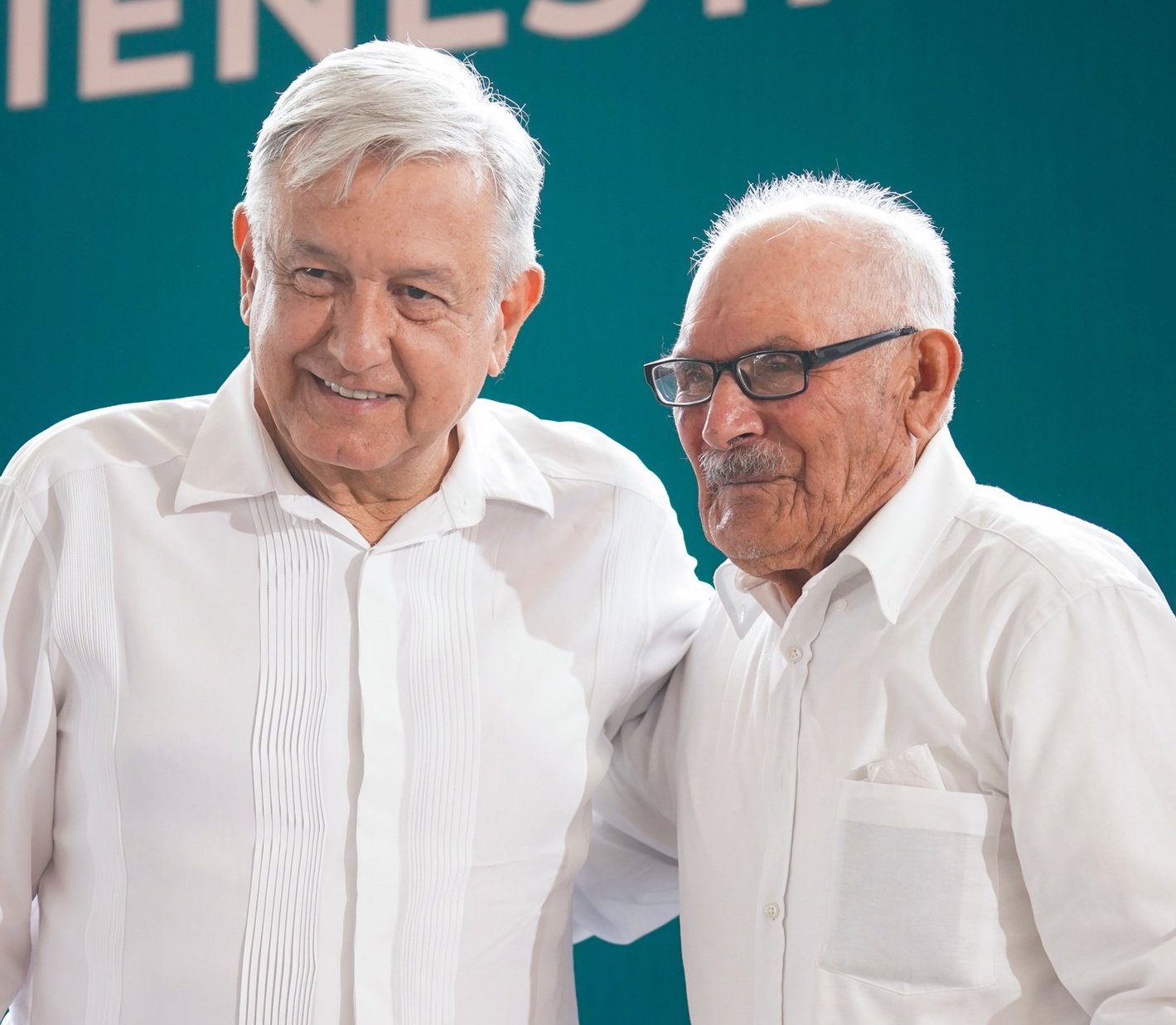 Felicita el Presidente de México a los Padres en su día iVital