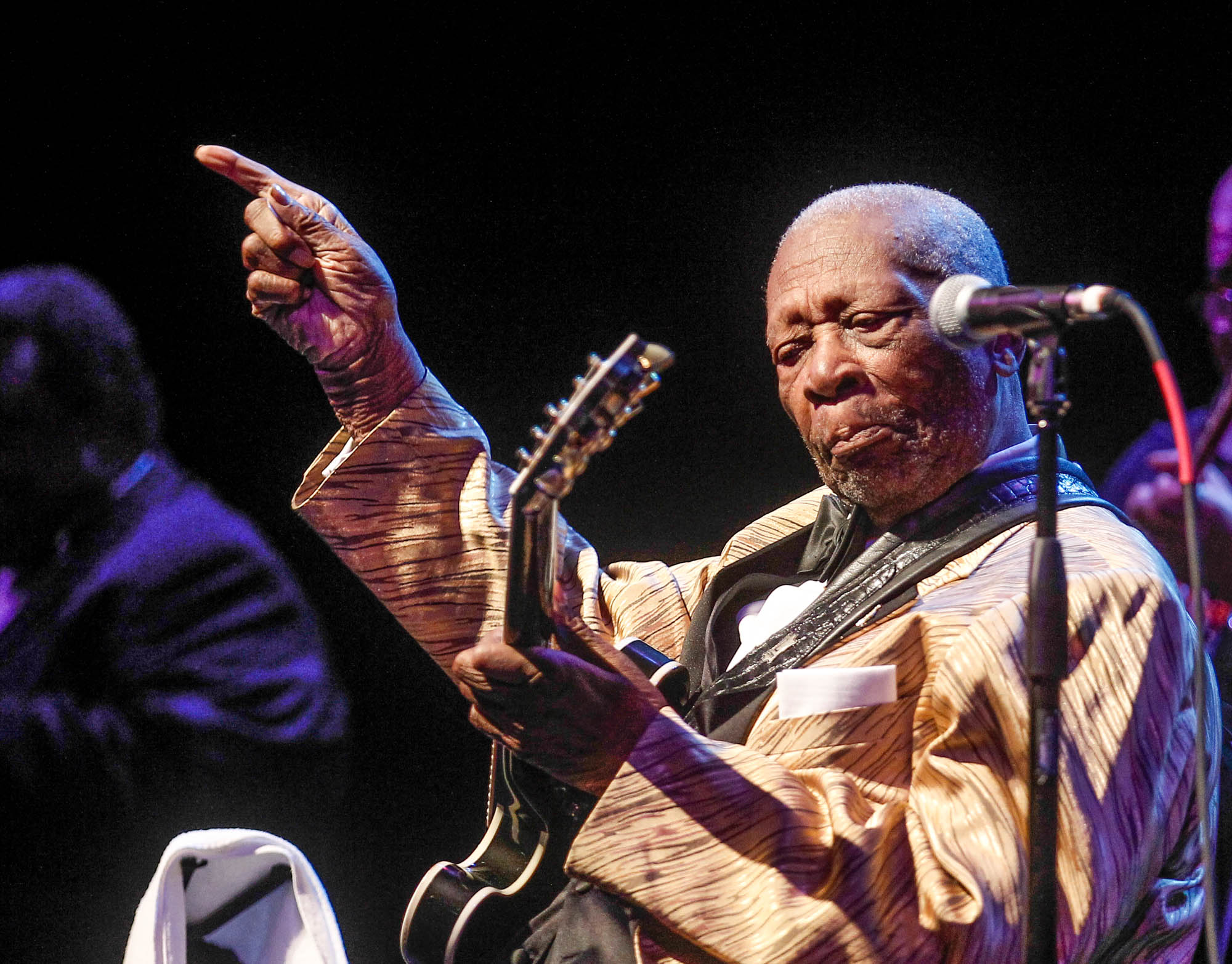 In this April 4, 2014 photo, B.B King performs at the Peabody Opera House on April 4, 2014 in St. Louis, Mo.  Some St. Louis music fans are singing the blues after an erratic weekend performance by 88-year-old guitar legend B.B. King led to a stream of early departures and audience catcalls.  Concert-goers say Kings rambling Friday night set at the Peabody Opera House included only a handful of complete songs amid musical snippets, long-winded soliloquies and a 15-minute sing-along of You Are My Sunshine.  (AP Photo/St. Louis Post-Dispatch, Sarah Conard)  EDWARDSVILLE INTELLIGENCER OUT; THE ALTON TELEGRAPH OUT
