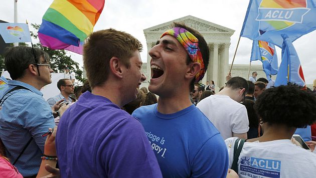 Gay rights supporters celebrate after the U.S. Supreme Court ruled that the U.S. Constitution provides same-sex couples the right to marry, outside the Supreme Court building in Washington, June 26, 2015. The court ruled 5-4 that the Constitution's guarantees of due process and equal protection under the law mean that states cannot ban same-sex marriages. With the ruling, gay marriage will become legal in all 50 states.  REUTERS/Jim Bourg